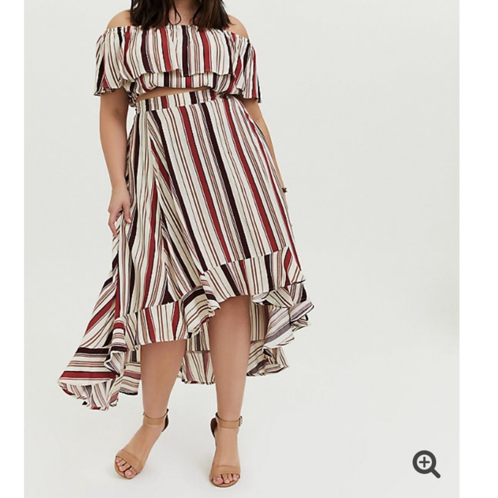 Shoulder crop top and high low skirt